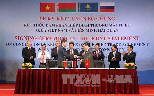 Fin des négociations sur l’accord de libre échange Vietnam-Union douanière  - ảnh 1